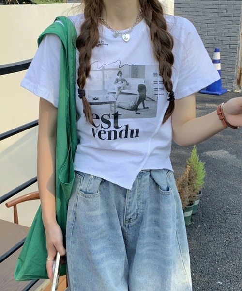 shopnikoniko(ショップニコニコ)の「チビT 半袖 ショート丈 アシンメトリー 韓国ファッション y2k Tシャツ クロップド丈 プリント ピチT(Tシャツ/カットソー・レディース・ブラック/ホワイト・フリー)」の3枚目の写真