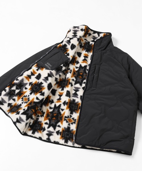 KRIFF MAYER(クリフメイヤー)の「キルト×柄ボアひっくりJK(その他アウター・メンズ・ブラック/キャメル/オリーブ・MEDIUM/LARGE/X-LARGE)」の9枚目の写真