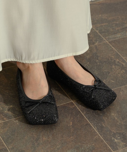 NEUNA（ヌナ）の「スクエアラメバレエシューズ（パンプス・レディース・ゴールド/シルバー/ブラック・36/38/39）」の2枚目の写真