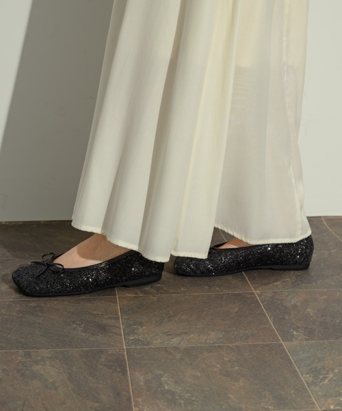 NEUNA（ヌナ）の「スクエアラメバレエシューズ（パンプス・レディース・ゴールド/シルバー/ブラック・36/38/39）」の4枚目の写真
