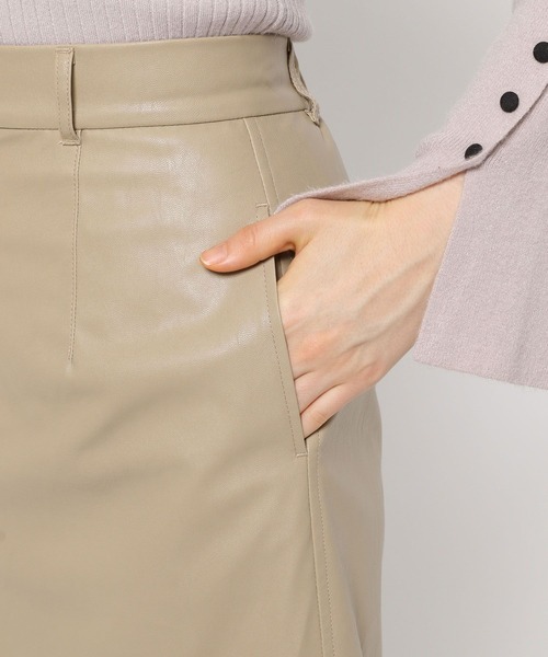 mysty woman（ミスティウーマン）の「エコレザーナロースカート 152023（スカート・レディース・ベージュ/ブラック・FREE）」の14枚目の写真