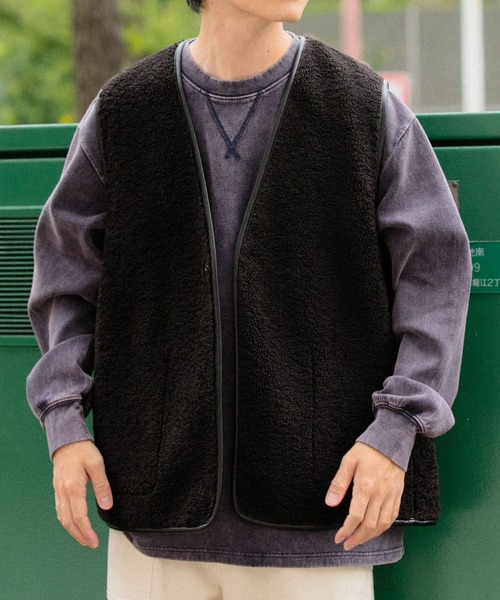 ITEMS URBANRESEARCH（アイテムズ アーバンリサーチ）の「フェイクムートン ボア リバーシブルベスト（ベスト・メンズ・ブラウン/ブラック・MEDIUM/LARGE）」の19枚目の写真