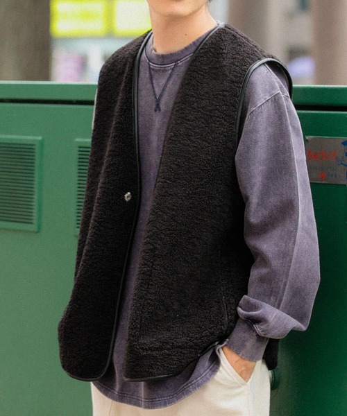 ITEMS URBANRESEARCH（アイテムズ アーバンリサーチ）の「フェイクムートン ボア リバーシブルベスト（ベスト・メンズ・ブラウン/ブラック・MEDIUM/LARGE）」の20枚目の写真