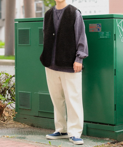 ITEMS URBANRESEARCH（アイテムズ アーバンリサーチ）の「フェイクムートン ボア リバーシブルベスト（ベスト・メンズ・ブラウン/ブラック・MEDIUM/LARGE）」の21枚目の写真