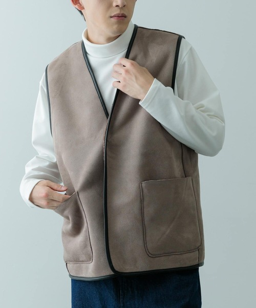 ITEMS URBANRESEARCH（アイテムズ アーバンリサーチ）の「フェイクムートン ボア リバーシブルベスト（ベスト・メンズ・ブラウン/ブラック・MEDIUM/LARGE）」の16枚目の写真