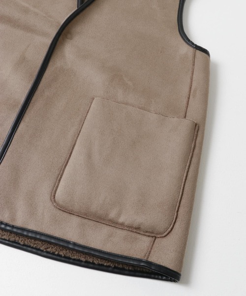 ITEMS URBANRESEARCH（アイテムズ アーバンリサーチ）の「フェイクムートン ボア リバーシブルベスト（ベスト・メンズ・ブラウン/ブラック・MEDIUM/LARGE）」の9枚目の写真