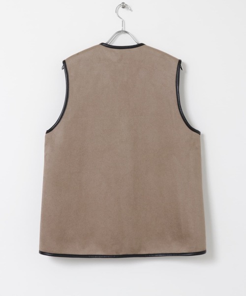 ITEMS URBANRESEARCH（アイテムズ アーバンリサーチ）の「フェイクムートン ボア リバーシブルベスト（ベスト・メンズ・ブラウン/ブラック・MEDIUM/LARGE）」の11枚目の写真