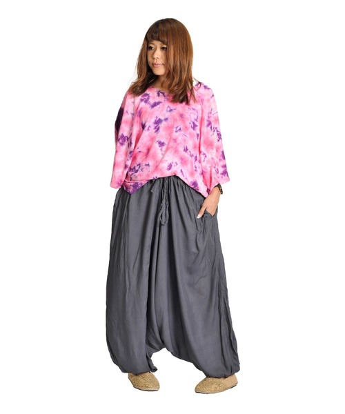 MARAI(マーライ)の「エスニック無地 サルエルバルーンパンツ(その他パンツ・レディース・ピンク/ワインレッド/パープル/グリーン/オレンジ/ブルー/グレー/ネイビー/ブラック/ライトグレー・FREE)」の4枚目の写真