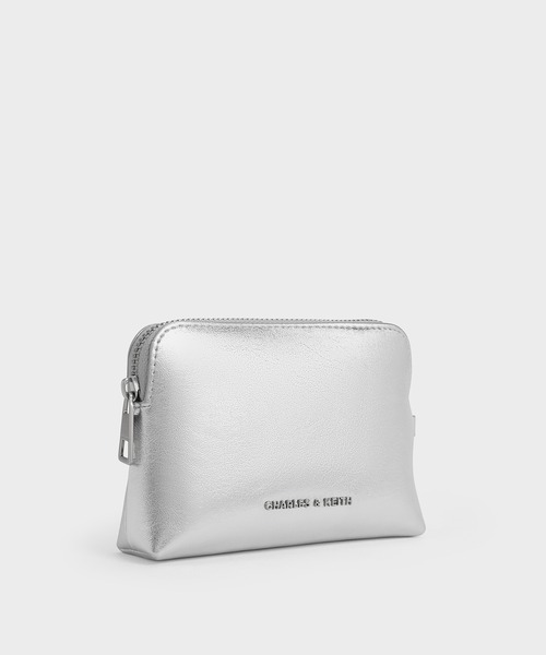CHARLES & KEITH(チャールズ & キース)の「Atwood アットウード クリンクルエフェクトチェーンハンドルポーチ(ポーチ・レディース・スミクロ/シルバー/グレー・XXS)」の9枚目の写真