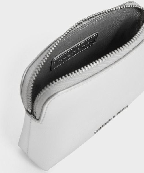 CHARLES & KEITH(チャールズ & キース)の「Atwood アットウード クリンクルエフェクトチェーンハンドルポーチ(ポーチ・レディース・スミクロ/シルバー/グレー・XXS)」の12枚目の写真