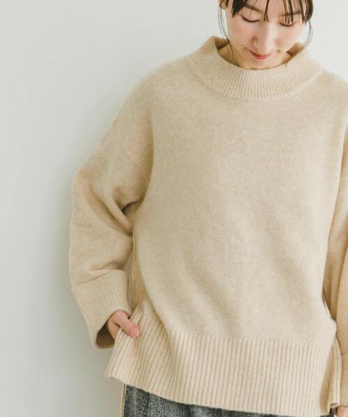 ITEMS URBANRESEARCH（アイテムズ アーバンリサーチ）の「ワイドハイネックニット（ニット/セーター・レディース・チャコールグレー/ブルー/アイボリー/ラベンダー・FREE）」の2枚目の写真