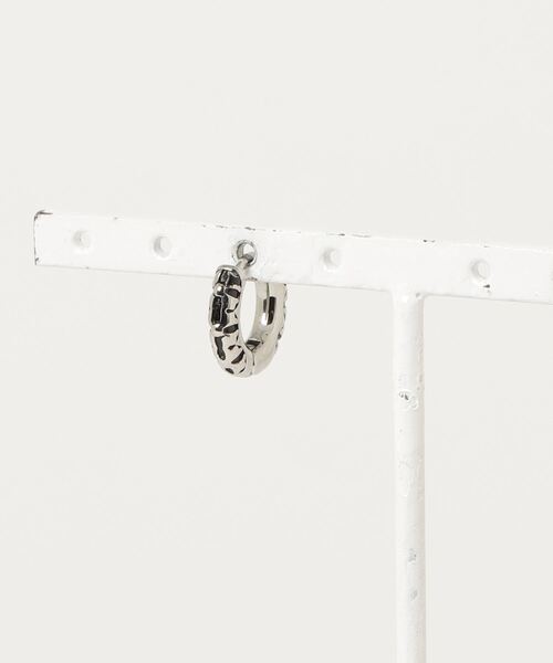 ANCHOR(アンカー)の「アイアンクロス フープピアス(ピアス(片耳用)・メンズ・シルバー・FREE)」の2枚目の写真