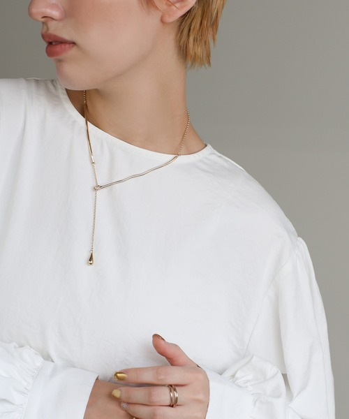 select MOCA（セレクトモカ）の「ニュアンスYシルエットドロップネックレス（ネックレス・レディース・シルバー/ゴールド・FREE）」の5枚目の写真