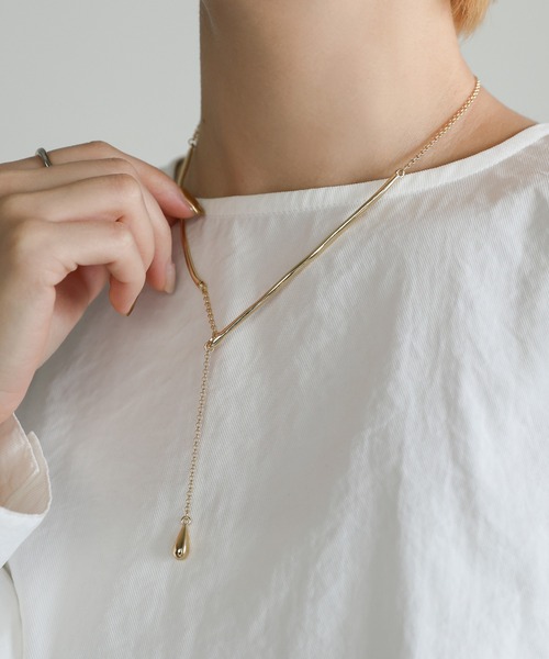 select MOCA（セレクトモカ）の「ニュアンスYシルエットドロップネックレス（ネックレス・レディース・シルバー/ゴールド・FREE）」の6枚目の写真