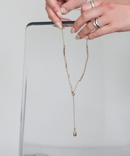 select MOCA（セレクトモカ）の「ニュアンスYシルエットドロップネックレス（ネックレス・レディース・シルバー/ゴールド・FREE）」の9枚目の写真