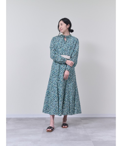 DOLLUPOOPS（ドールアップウップス）の「幾何学柄プリントスリーブスリットブラウス（シャツ/ブラウス・レディース・オレンジ/グリーン・38）」の3枚目の写真