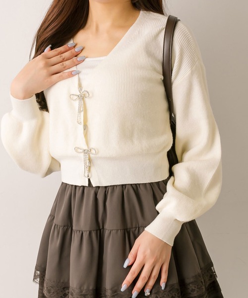 OLIVE des OLIVE(オリーブデオリーブ)の「リボンビジューカーディガン(カーディガン/ボレロ・レディース・オフホワイト/ピンク/サックスブルー/モカ/ダークブラウン・FREE)」の3枚目の写真