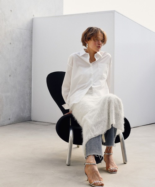 LARUTA（ラルータ）の「［Web限定］【LARUTA】ちびロゴ刺繍ベーシックシャツ（シャツ/ブラウス・レディース・その他1/ブルー/オフホワイト/ライトベージュ・FREE）」の9枚目の写真