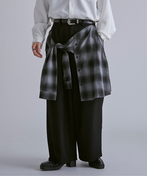 Ellno Loset（エルノロゼット）の「シャツラップワイドパンツ（その他パンツ・メンズ・ブラック/レッド・SMALL/MEDIUM/LARGE/X-SMALL）」の2枚目の写真