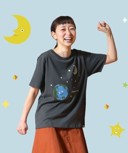 10mois（ディモワ）の「【tupera tupera × 10mois(ディモワ)】tupera tupera 親子Tシャツ(大人)  Mサイズ チャコール・ホワイト（Tシャツ/カットソー・メンズ・ホワイト/チャコール・MEDIUM）」の2枚目の写真