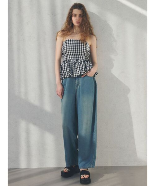 CALNAMUR(カルナムール)の「LAYERED LOOSE DENIM/レイヤードルーズデニム(デニムパンツ・レディース・ライトブルー/インディゴブルー・MEDIUM/SMALL)」の4枚目の写真