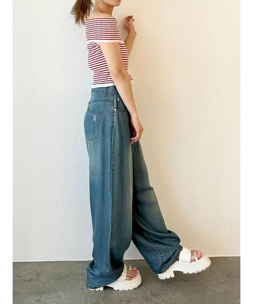 CALNAMUR(カルナムール)の「LAYERED LOOSE DENIM/レイヤードルーズデニム(デニムパンツ・レディース・ライトブルー/インディゴブルー・MEDIUM/SMALL)」の8枚目の写真