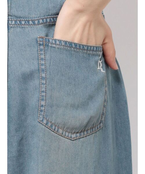 CALNAMUR(カルナムール)の「LAYERED LOOSE DENIM/レイヤードルーズデニム(デニムパンツ・レディース・ライトブルー/インディゴブルー・MEDIUM/SMALL)」の16枚目の写真