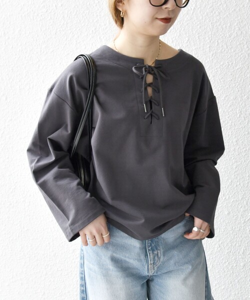 SHIPS any(シップス エニィ)の「SHIPS any:〈洗濯機可能〉インレイ レースアップ ロングスリーブ プルオーバー(Tシャツ/カットソー・レディース・ホワイト/ブルー/チャコールグレー・ONE SIZE)」の5枚目の写真
