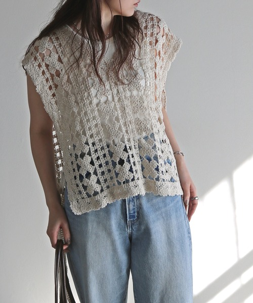 COURO（コウロ）の「サイドリボンクロシェ編みかぎ針ニットベスト（ベスト・レディース・ブラック/モカ/キナリ・M）」の4枚目の写真