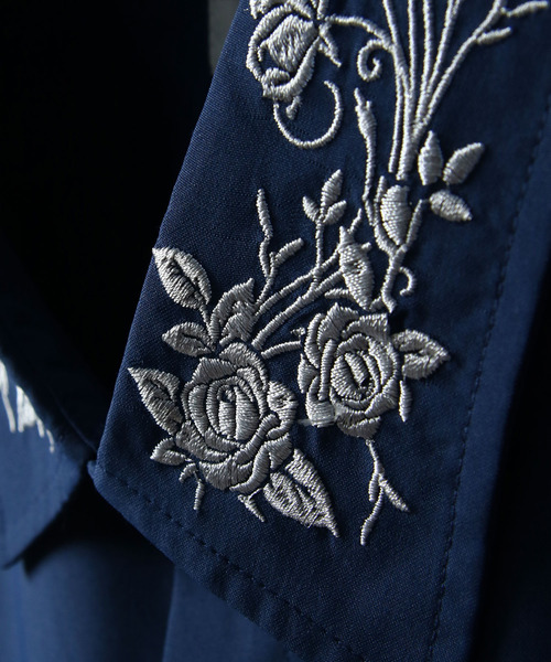 NILWAY（ニルウェイ）の「フラワースリーブ刺繍デザイン半袖シャツ（シャツ/ブラウス・メンズ・ホワイト/ライトグレー/ブラック/チャコール/ネイビー・MEDIUM/LARGE）」の9枚目の写真