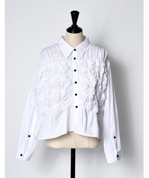 RUMCHE(ラムシェ)の「Shirring Cotton Shirt / シャーリングコットンシャツ(シャツ/ブラウス・レディース・ブラック/ホワイト・FREE)」の5枚目の写真