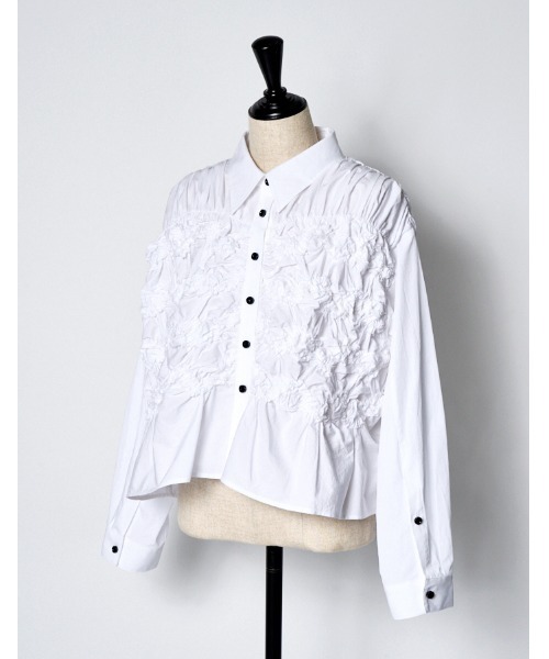 RUMCHE(ラムシェ)の「Shirring Cotton Shirt / シャーリングコットンシャツ(シャツ/ブラウス・レディース・ブラック/ホワイト・FREE)」の6枚目の写真