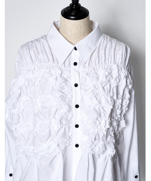 RUMCHE(ラムシェ)の「Shirring Cotton Shirt / シャーリングコットンシャツ(シャツ/ブラウス・レディース・ブラック/ホワイト・FREE)」の8枚目の写真