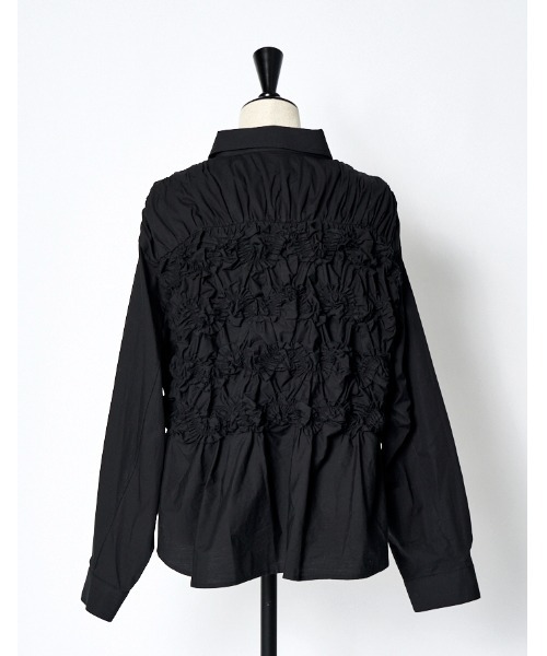 RUMCHE(ラムシェ)の「Shirring Cotton Shirt / シャーリングコットンシャツ(シャツ/ブラウス・レディース・ブラック/ホワイト・FREE)」の14枚目の写真