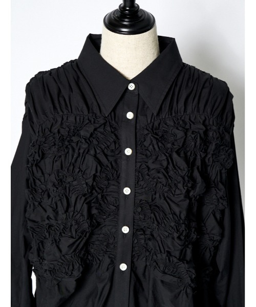 RUMCHE(ラムシェ)の「Shirring Cotton Shirt / シャーリングコットンシャツ(シャツ/ブラウス・レディース・ブラック/ホワイト・FREE)」の15枚目の写真