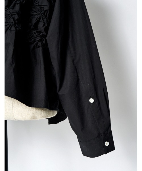 RUMCHE(ラムシェ)の「Shirring Cotton Shirt / シャーリングコットンシャツ(シャツ/ブラウス・レディース・ブラック/ホワイト・FREE)」の17枚目の写真