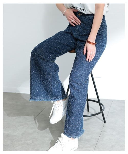 Sawa a la mode（サワアラモード）の「ダメージ風裾フリンジデニムワイドパンツ（デニムパンツ・レディース・ブルー・FREE）」の6枚目の写真