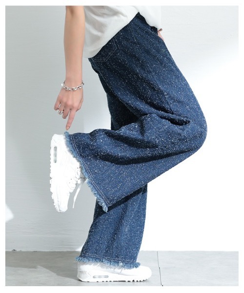 Sawa a la mode（サワアラモード）の「ダメージ風裾フリンジデニムワイドパンツ（デニムパンツ・レディース・ブルー・FREE）」の12枚目の写真