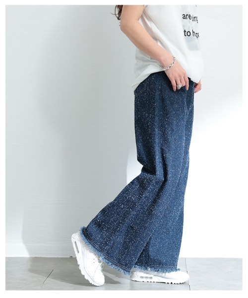 Sawa a la mode（サワアラモード）の「ダメージ風裾フリンジデニムワイドパンツ（デニムパンツ・レディース・ブルー・FREE）」の19枚目の写真