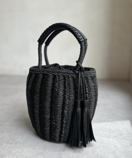 Chez toi（シェトワ）の「メタリック編み込みバケツトート（かごバッグ・レディース・ベージュ/ブラック・FREE）」の3枚目の写真