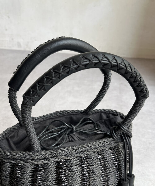 Chez toi（シェトワ）の「メタリック編み込みバケツトート（かごバッグ・レディース・ベージュ/ブラック・FREE）」の7枚目の写真