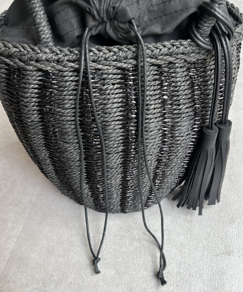 Chez toi（シェトワ）の「メタリック編み込みバケツトート（かごバッグ・レディース・ベージュ/ブラック・FREE）」の9枚目の写真