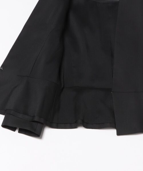 STRAWBERRY-FIELDS(ストロベリーフィールズ)の「7分袖ペプラムジャケット(ノーカラージャケット・レディース・ネイビー/ブラック/ライトベージュ・2/3)」の5枚目の写真