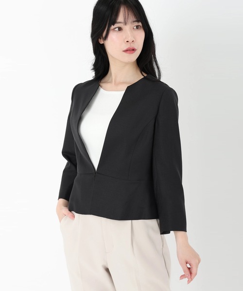 STRAWBERRY-FIELDS(ストロベリーフィールズ)の「7分袖ペプラムジャケット(ノーカラージャケット・レディース・ネイビー/ブラック/ライトベージュ・2/3)」の16枚目の写真