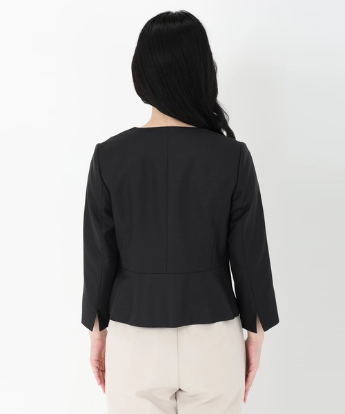 STRAWBERRY-FIELDS(ストロベリーフィールズ)の「7分袖ペプラムジャケット(ノーカラージャケット・レディース・ネイビー/ブラック/ライトベージュ・2/3)」の7枚目の写真