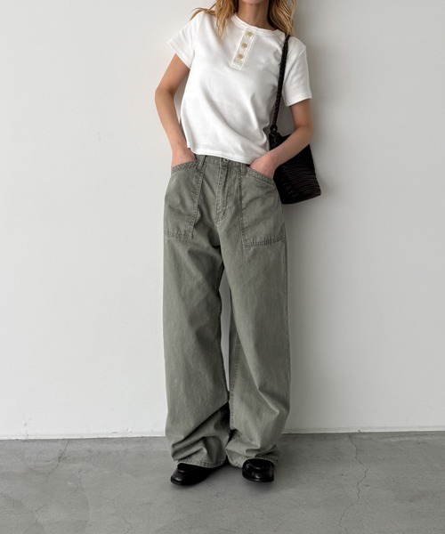 CANAL JEAN(キャナルジーン)の「HARING ヴィンテージコットンヘンリー半袖Tシャツ(Tシャツ/カットソー・レディース・ネイビー/ホワイト/カーキ/イエロー・ONE SIZE)」の6枚目の写真