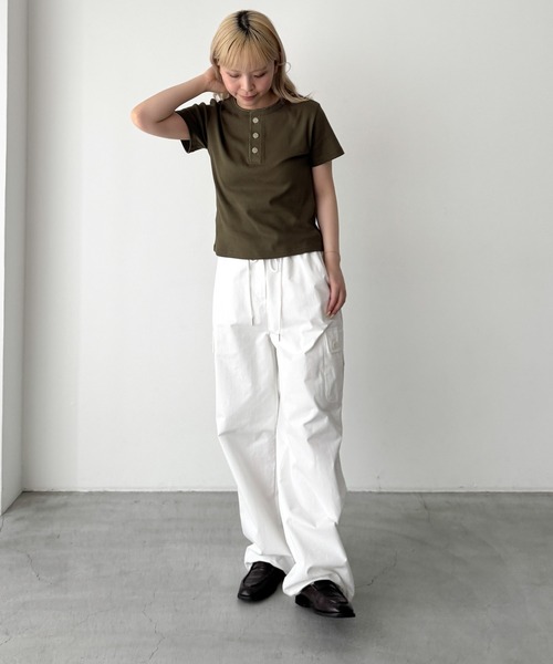 CANAL JEAN(キャナルジーン)の「HARING ヴィンテージコットンヘンリー半袖Tシャツ(Tシャツ/カットソー・レディース・ネイビー/ホワイト/カーキ/イエロー・ONE SIZE)」の9枚目の写真