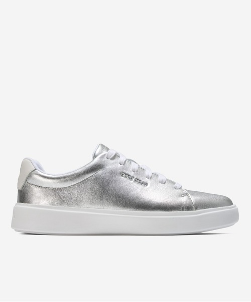 COLE HAAN(コールハーン)の「グランド クロスコートトラベラースニーカー womens(スニーカー・レディース・シルバー・6/5.5/7.5/7/6.5/8/5)」の1枚目の写真