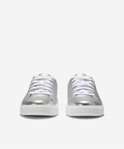 COLE HAAN(コールハーン)の「グランド クロスコートトラベラースニーカー womens(スニーカー・レディース・シルバー・6/5.5/7.5/7/6.5/8/5)」の2枚目の写真
