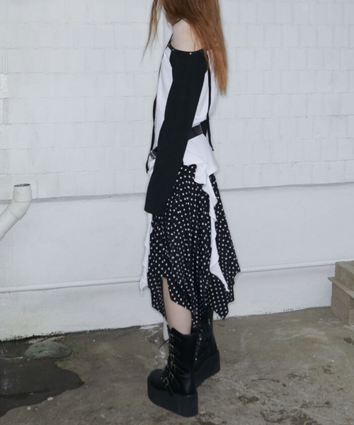 NOT KNOWING（ノットノーイング）の「【NOT KNOWING】One Shoulder Raglan Ruffle Top / 【ノットノーイング】ワンショルダーラグランラッフル長袖Tシャツ（Tシャツ/カットソー・レディース・ホワイト×ブラック・ONE SIZE）」の7枚目の写真